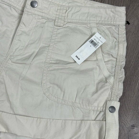 Women’s Gap 6 Small Shorts Chino Khakis Beige Bermuda Rolled Hem Snap Pocket NWT - Picture 5 of 11